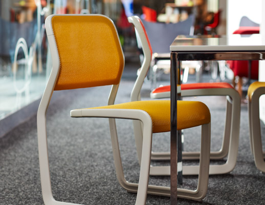 neocon 2018 hospitality at work newson aluminum chair marc newson knollstudio