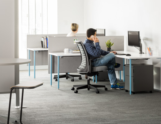 Knoll Antenna Simple tables with blue legs for primary workstations