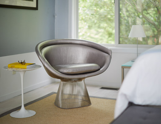 Piero Lissoni Avio sofa Harry Bertoia Diamond chair Florence Knoll coffee table