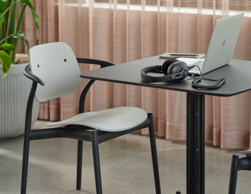 Iquo Collection Armchair Iquo Collection Square Table